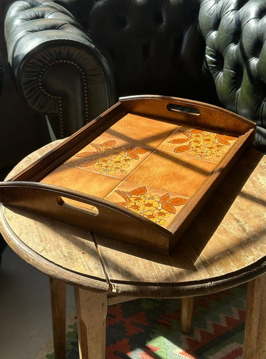 Plateau en bois & carreaux fleuris