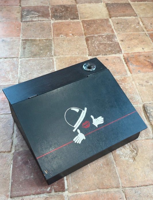 L'écritoire avec son petit encrier en verre