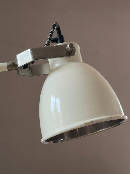 Grande lampe de bureau ou d'atelier articulée