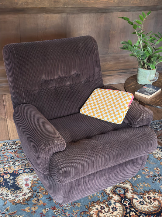 Fauteuil vintage en velours côtelé chocolat