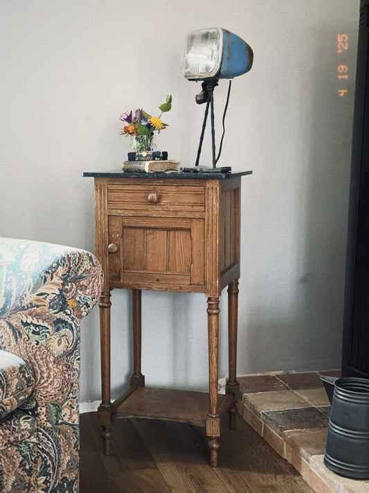 Petit meuble ancien en bois